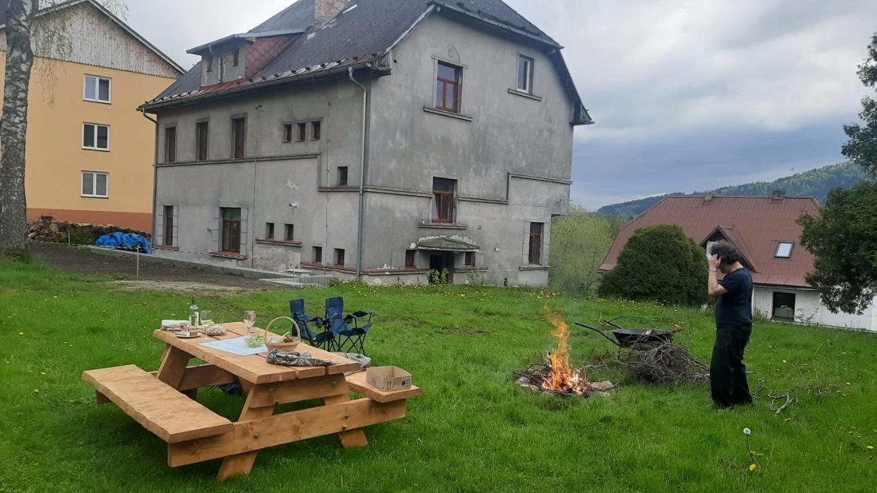 Apartment Nad Teplou Vltavou